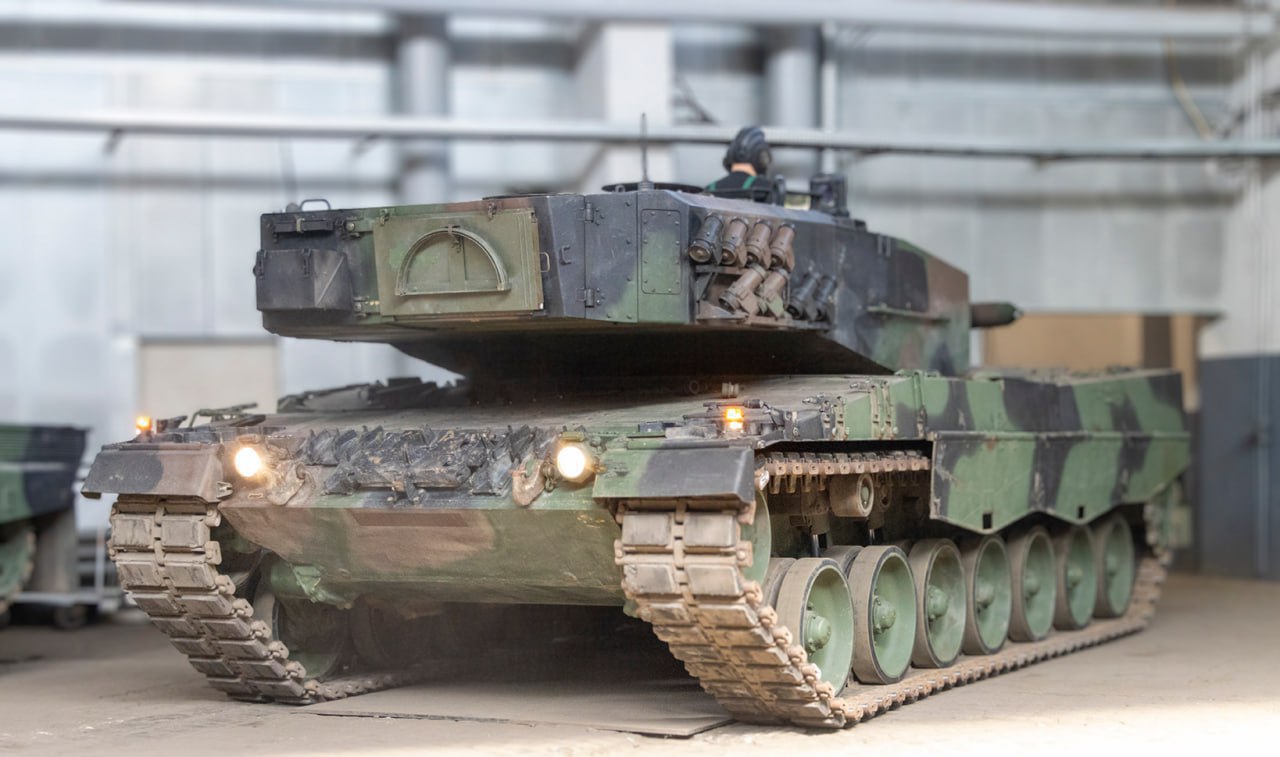 Πολωνία: Παρέδωσε στην Ουκρανία Leopard 2A4 που είχε υποστεί ζημιά κατά την διάρκεια των μαχών