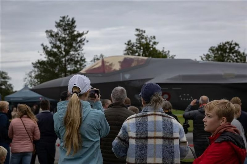 Πάνω από 10.000 Δανοί στην υποδοχή των πρώτων τεσσάρων F-35 στην Δανία