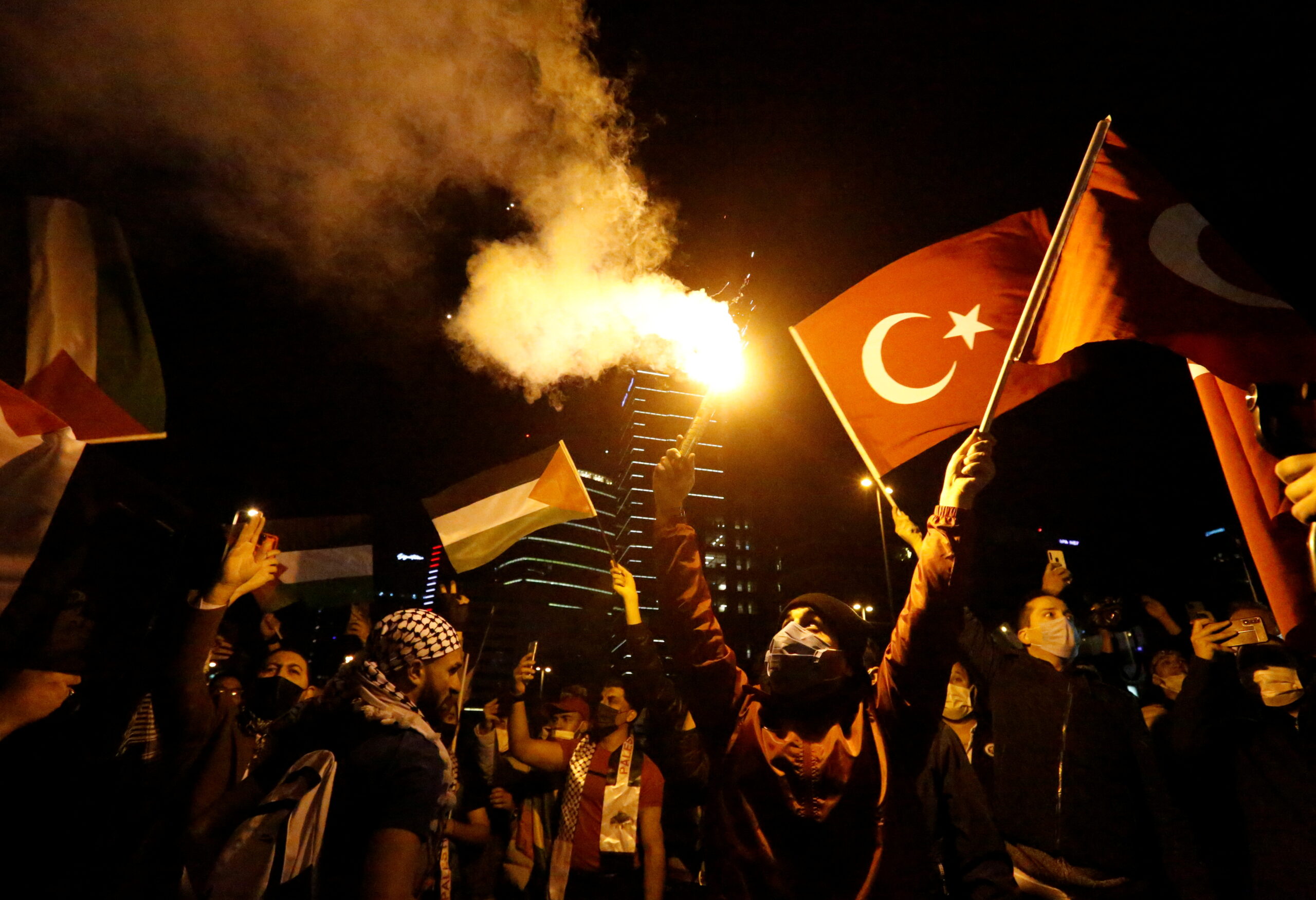 Κωνσταντινούπολη: Χιλιάδες Τούρκοι πανηγυρίζουν για την επίθεση της Χαμάς