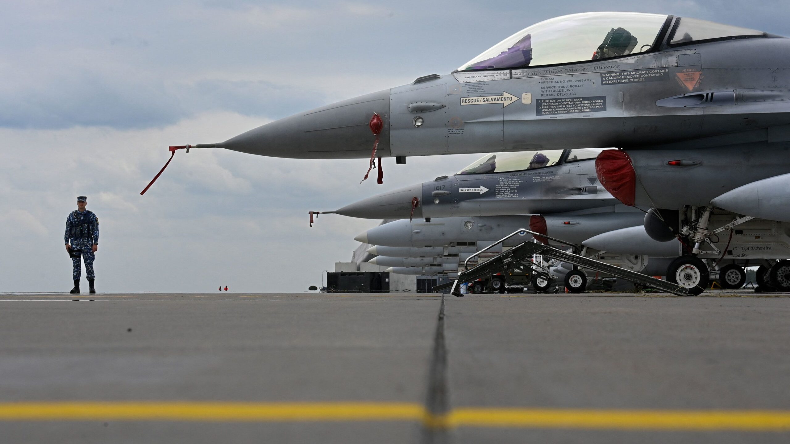 Ουκρανία και Ρουμανία συμφώνησαν να επιταχύνουν την εκπαίδευση των Ουκρανών πιλότων στα F-16
