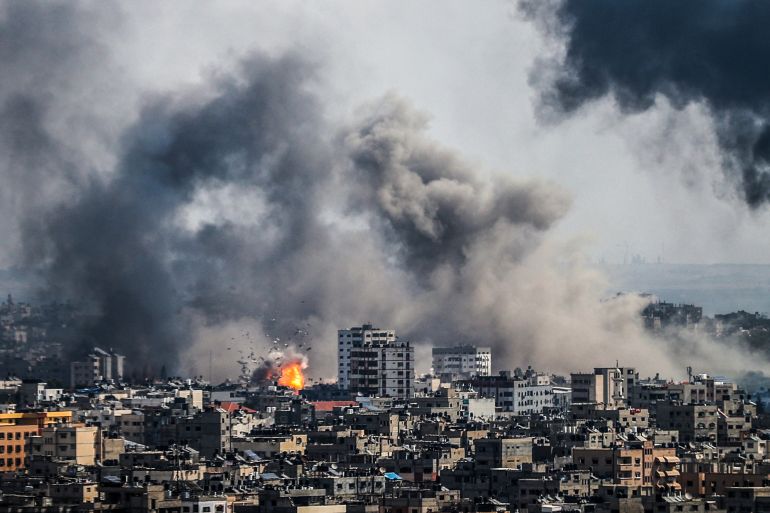 Κάτοικος της Γάζας έχασε το σπίτι του από τους ισραηλινούς βομβαρδισμούς και… χαμογελάει (βίντεο)