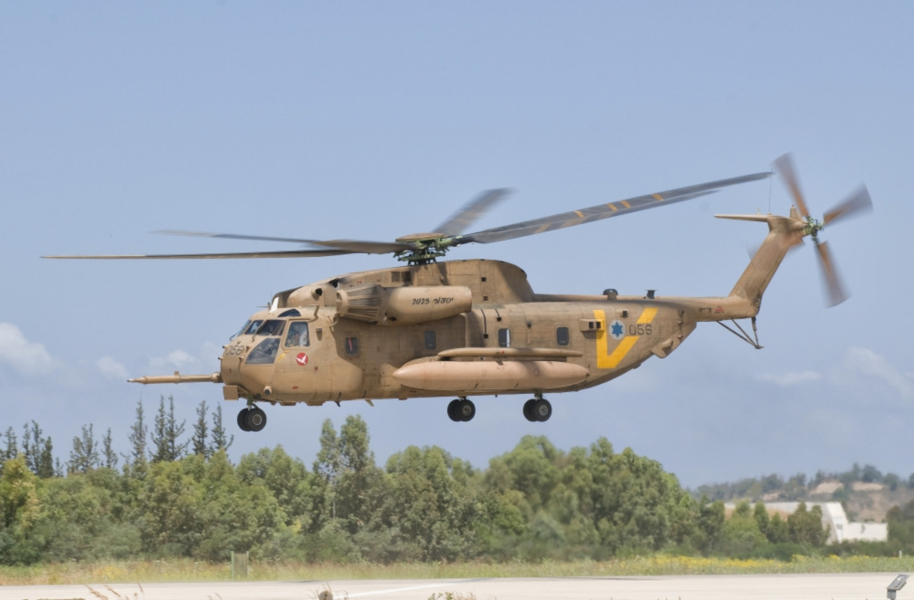 Απώλεια ισραηλινού μεταφορικού ελικοπτέρου CH-53 “Yassur 2025” από τις πυρά της Χαμάς