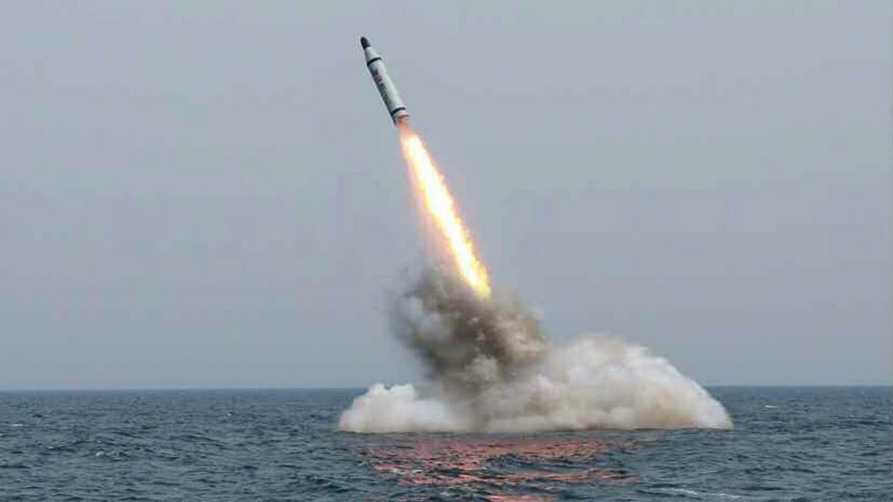 Ρωσία: Δοκιμαστική εκτόξευση διηπειρωτικού βαλλιστικού πυραύλου τύπου Bulava από πυρηνοκίνητο υποβρύχιο στη Λευκή Θάλασσα