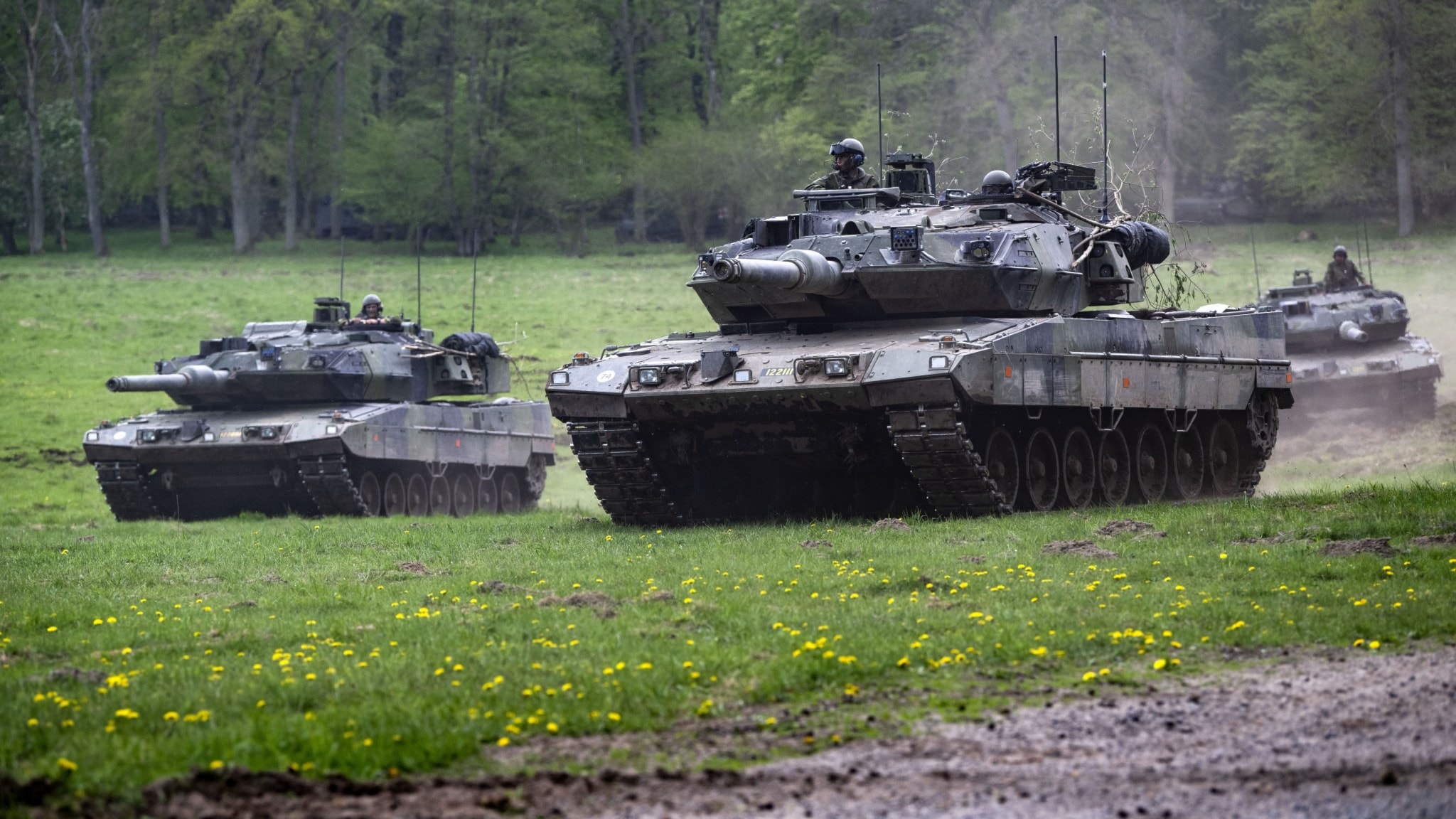 Σουηδία: Εκσυγχρονίζει 48 άρματα μάχης Stridsvagn 122