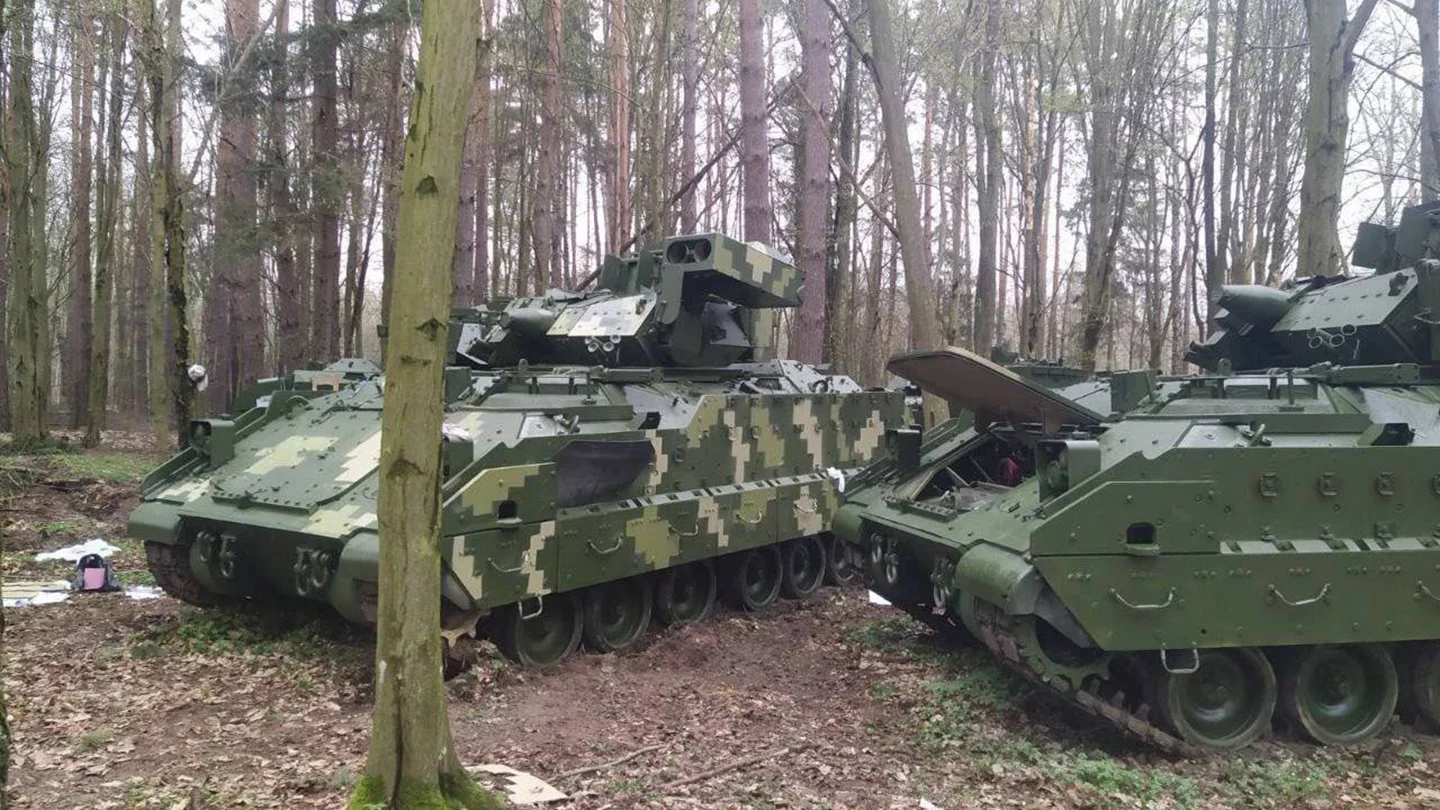 M2A2 Bradley: Ποια η απόδοση στην Ουκρανία του ΤΟΜΑ που θέλουν να αποδεσμευόσουν   οι ΗΠΑ στην Ελλάδα;