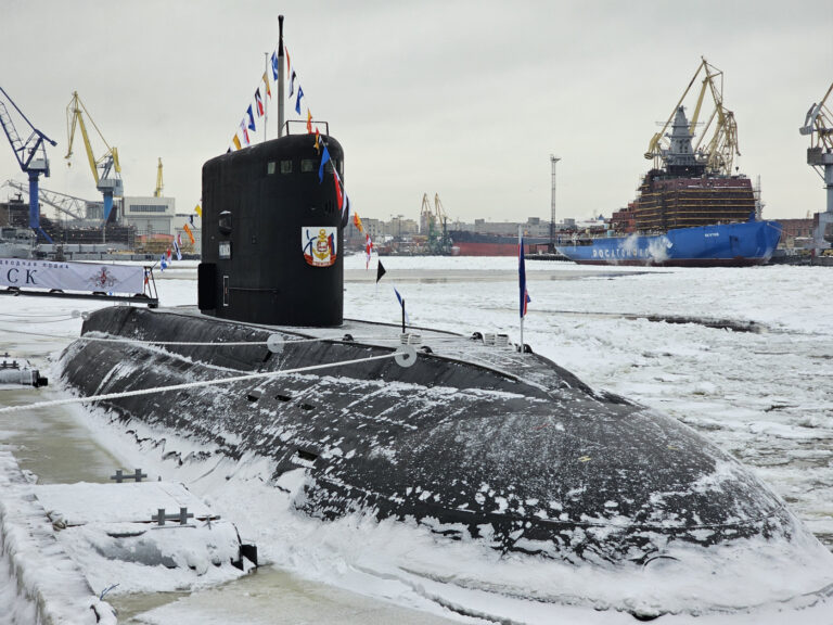 Το ρωσικό Ναυτικό ενέταξε σε υπηρεσία το πέμπτο κατά σειρά υποβρύχιο κλάσης Varshavyanka