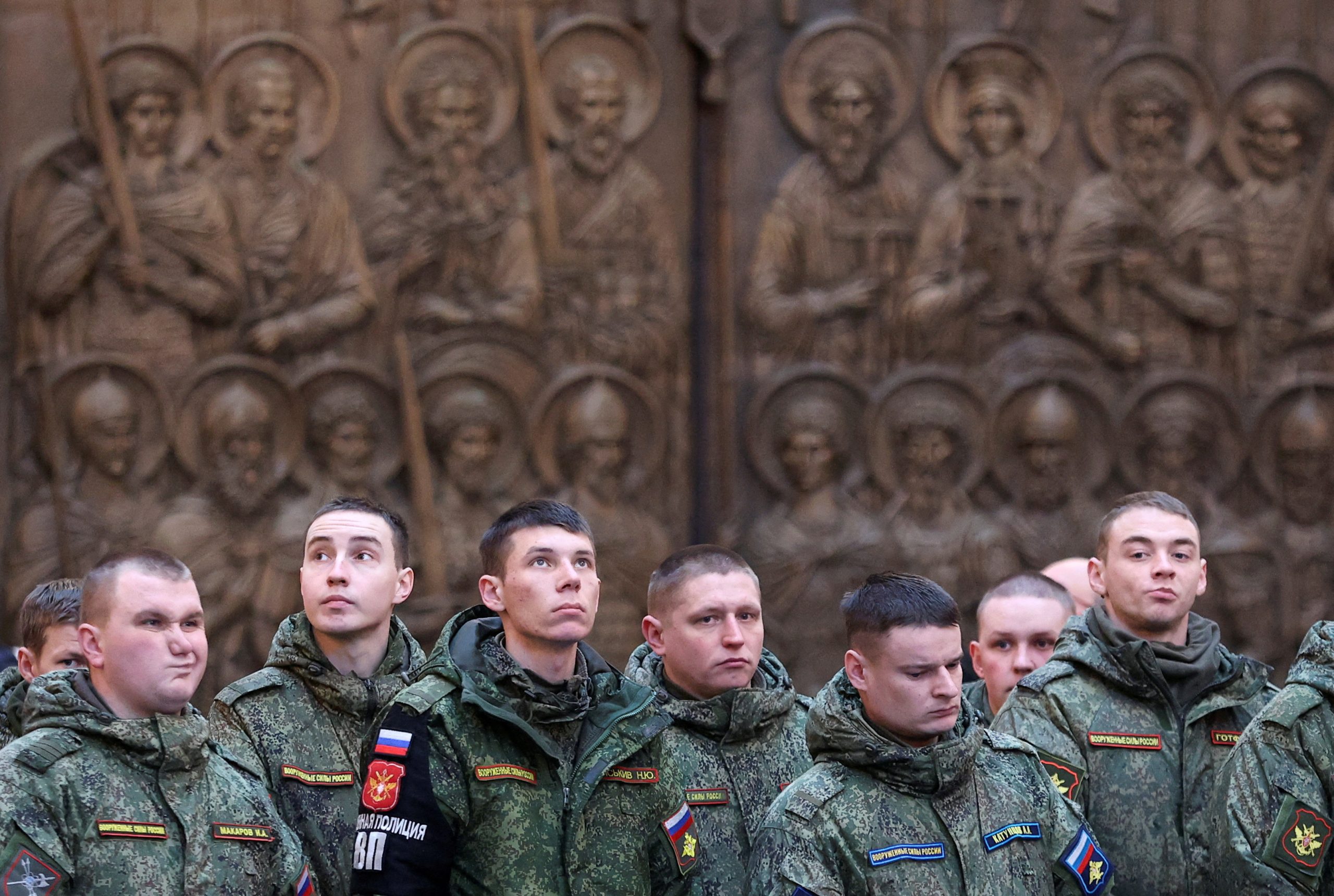 Συγκλονιστική εικόνα: Ορθόδοξοι Ρώσοι μαχητές προσεύχονται, εξορμούν και διαλύουν την ουκρανική άμυνα στο Χρόμοβι