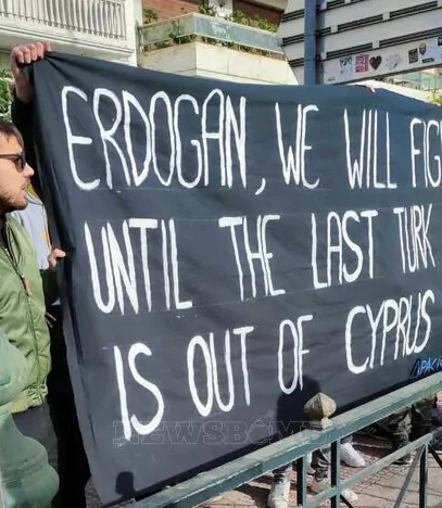 Κύπριοι φοιτητές  διαδήλωσαν κατά της επίσκεψης Ρ.Τ.Ερντογάν και οδηγήθηκαν   στο Τμήμα