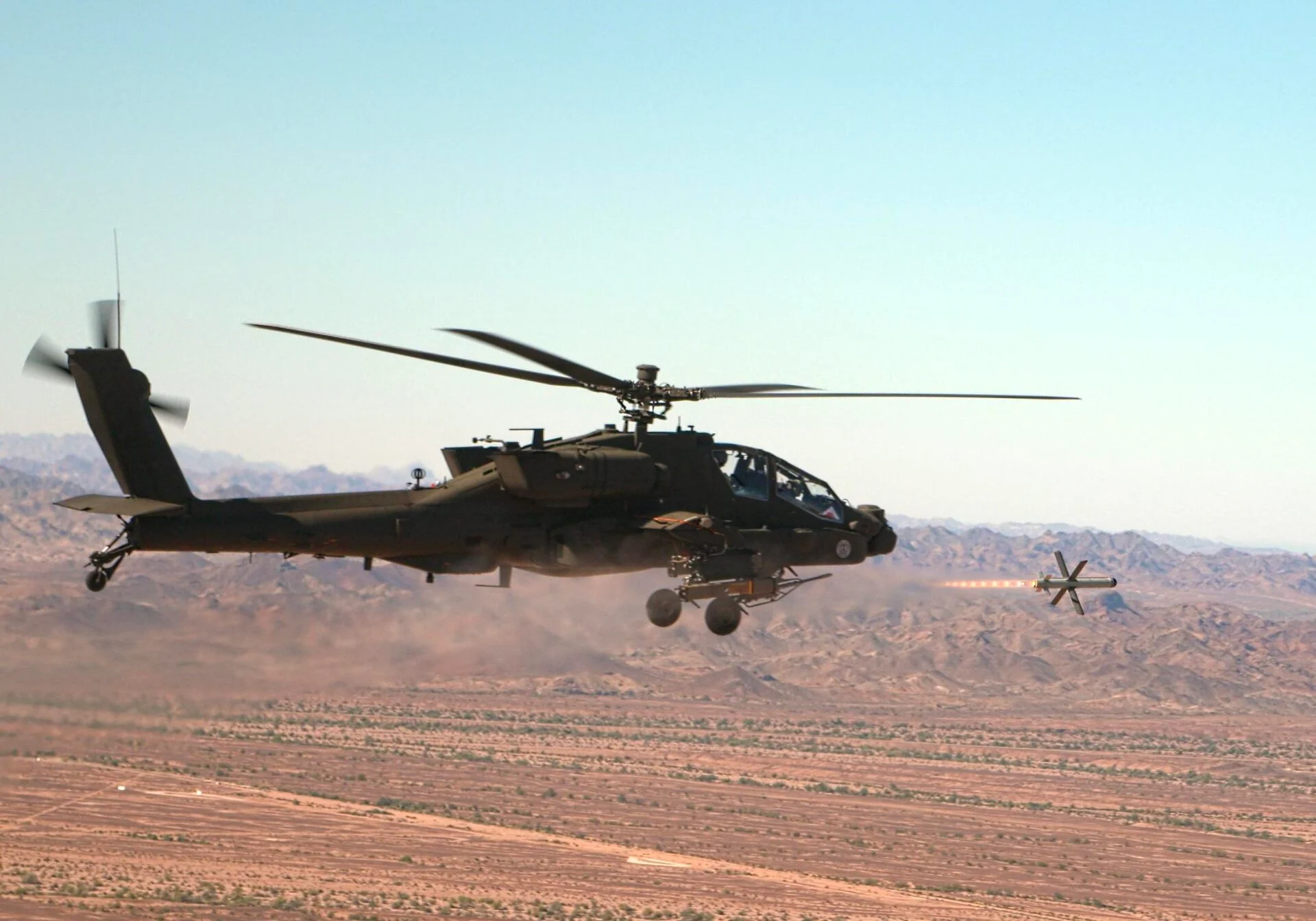 Ο αμερικανικός Στρατός πιστοποίησε το SPIKE NLOS στα ελικόπτερα AH-64E