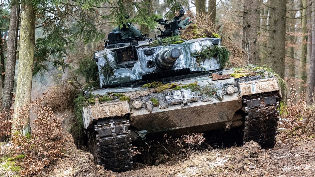 Συνεχίζουν να πέφτουν σε ρωσικά χέρια ουκρανικά Leopard-2 και M-2 Bradley (βίντεο)