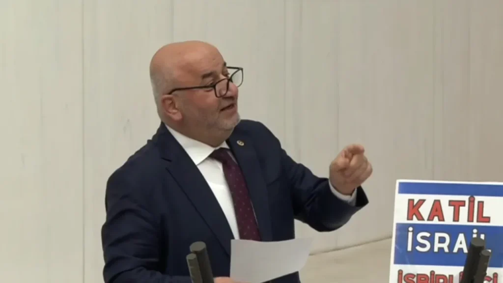 Σε κρίσιμη κατάσταση Τούρκος βουλευτής: Λιποθύμησε την ώρα που απειλούσε όσους υποστηρίζουν το Ισραήλ