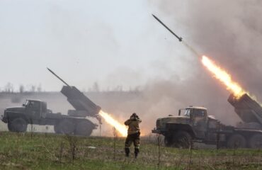 Οι Ρώσοι διέσπασαν τις ουκρανικές αμυντικές γραμμές δυτικά της Μαρίνκα και προελαύνουν για Βούλενταρ