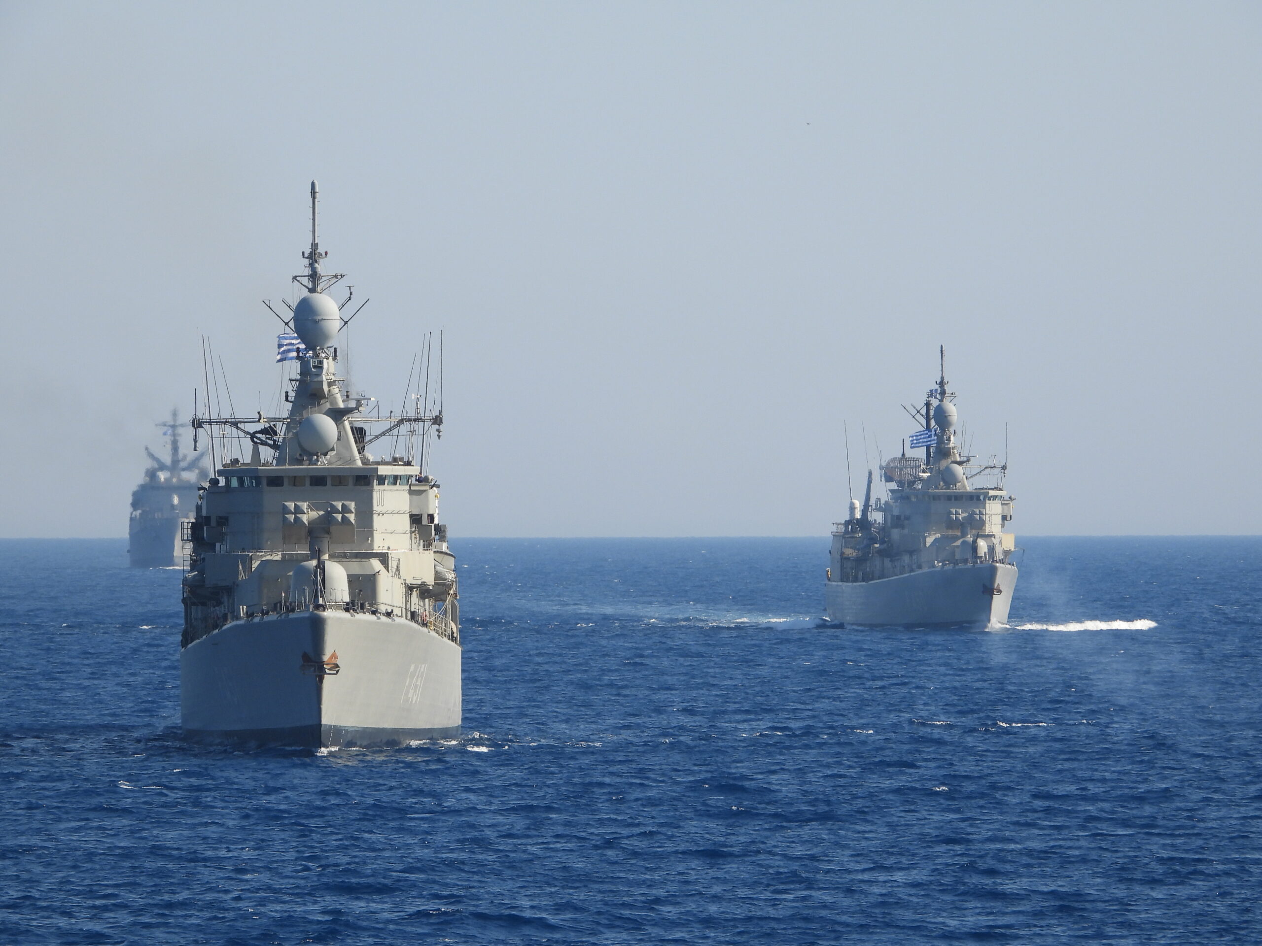 Τη συμμετοχή της Ελλάδας στη ναυτική δύναμη της Ερυθράς κατά των Χούθι ζήτησαν οι ΗΠΑ