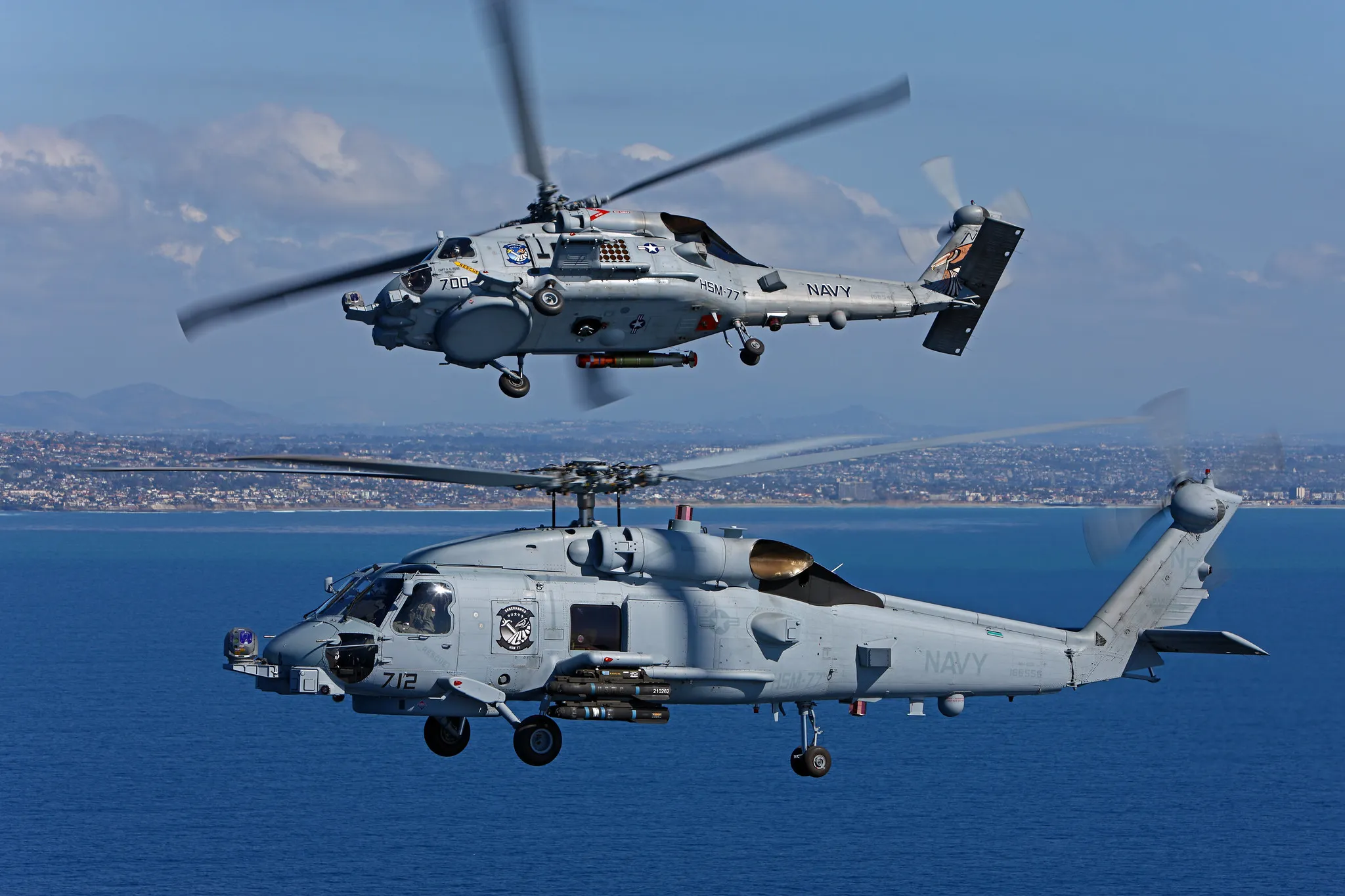 Μάχες στην Ερυθρά Θάλασσα: Αμερικανικά ελικόπτερα βύθισαν σκάφη των Χούτι που είχαν επιτεθεί σε φορτηγό πλοίο