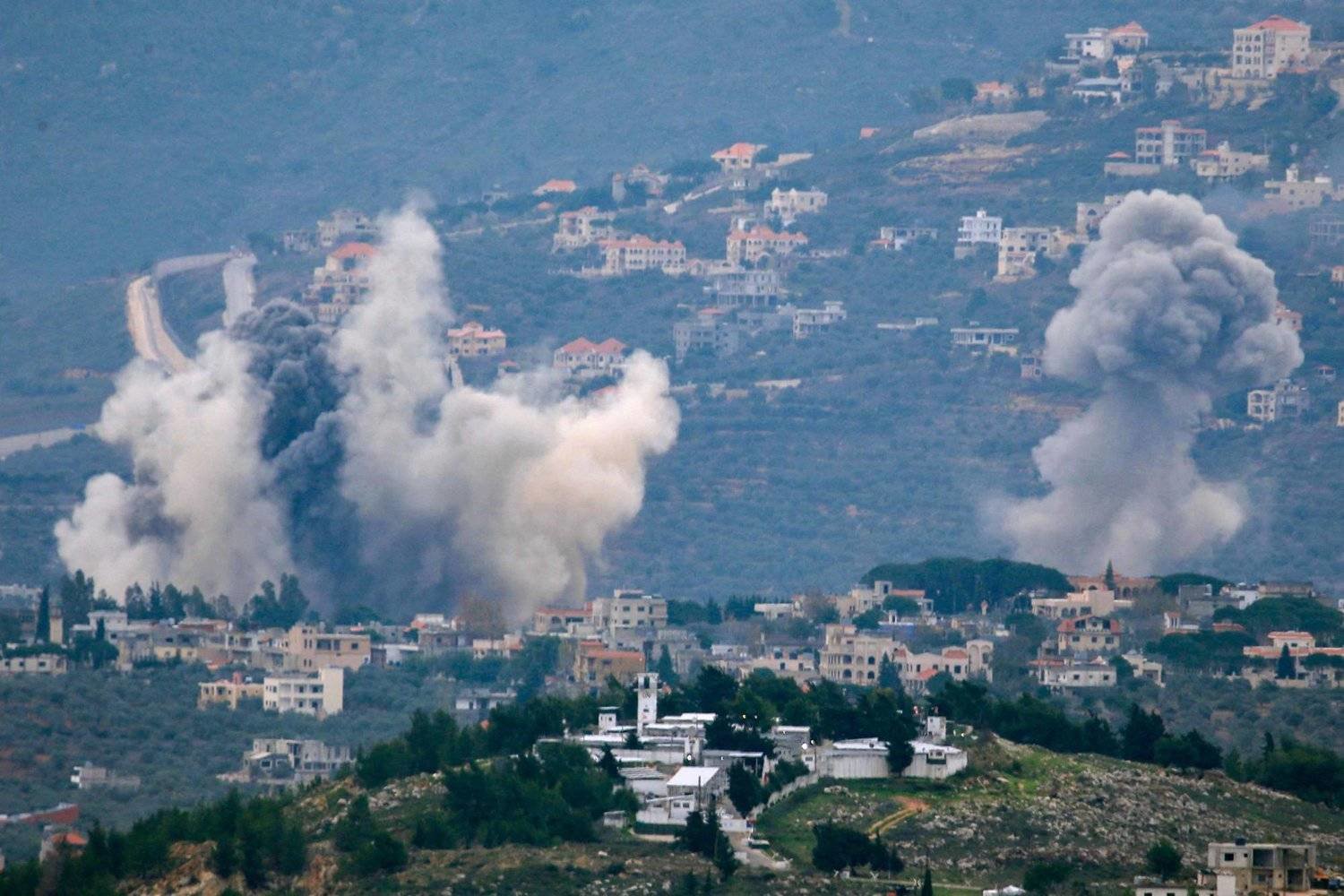 Βίντεο: Το Ισραήλ βομβαρδίζει εκ νέου το νότιο Λίβανο