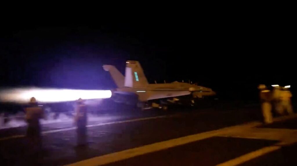 Σε αδιέξοδο η αμερικανική δράση κατά των Χούθι – Τ.Μπάιντεν: «Τους χτυπάμε αλλά δεν σταματάνε»