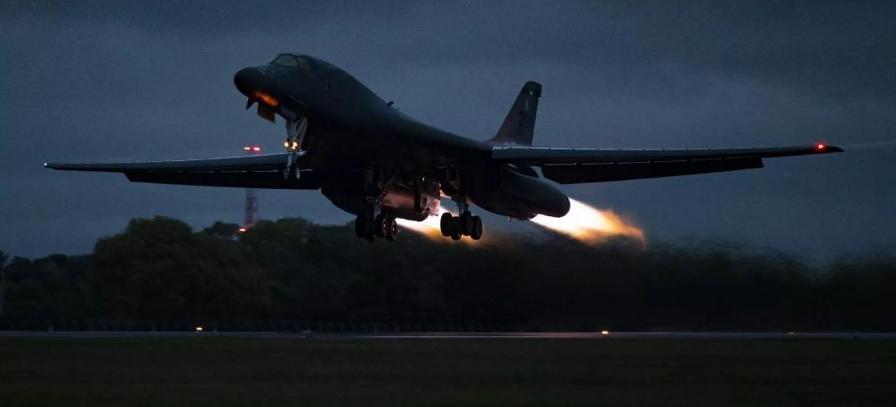 Αντίποινα από ΗΠΑ: Μαζικοί βομβαρδισμοί κατά στόχων του Ιράν σε Ιράκ και Συρία – Στον αέρα B-1B και F-15E