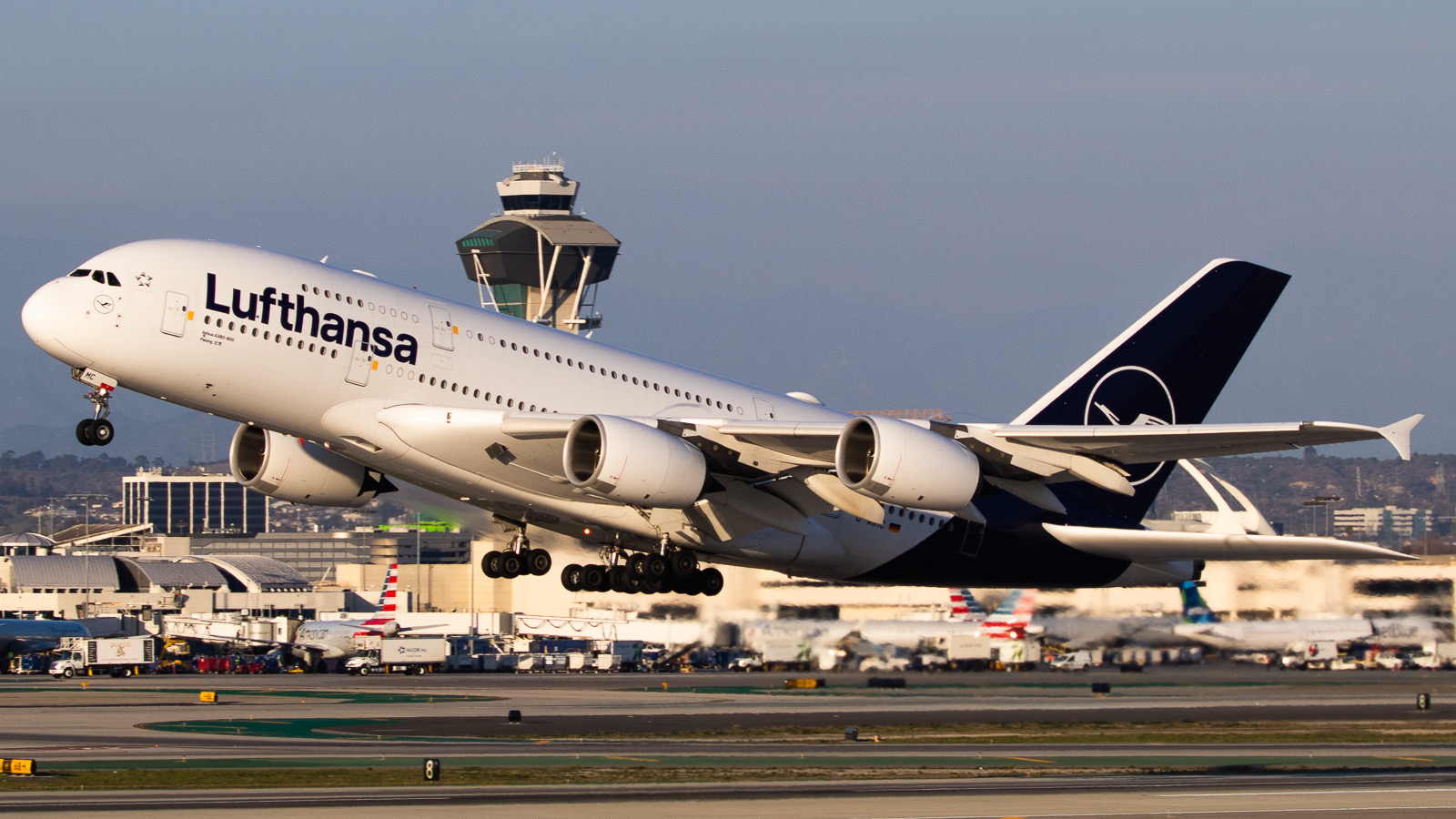 Τρόμος και αναπάντητα ερωτήματα σε πτήση της Lufthansa: Θάνατος επιβάτη κάτω από περίεργες συνθήκες