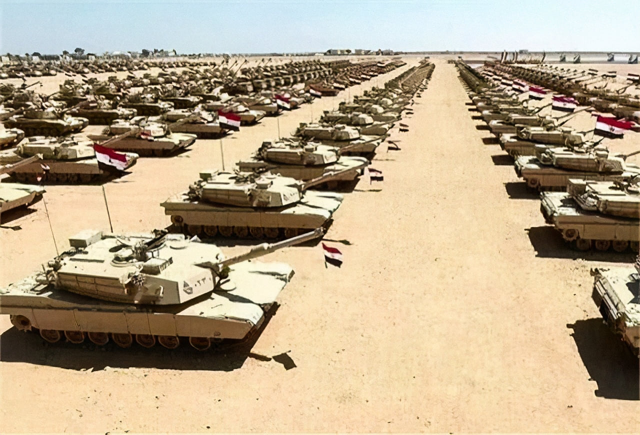 Αίγυπτος: Μετακινεί άρματα μάχης και α/α συστήματα στα σύνορα με τη Γάζα