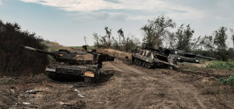 Ουκρανικό Leopard-2A6 στην έκδοση «παλιοσίδερα» μετά από αρματομαχία με ρωσικό Τ-90Μ στα δυτικά της Αβντιίβκα