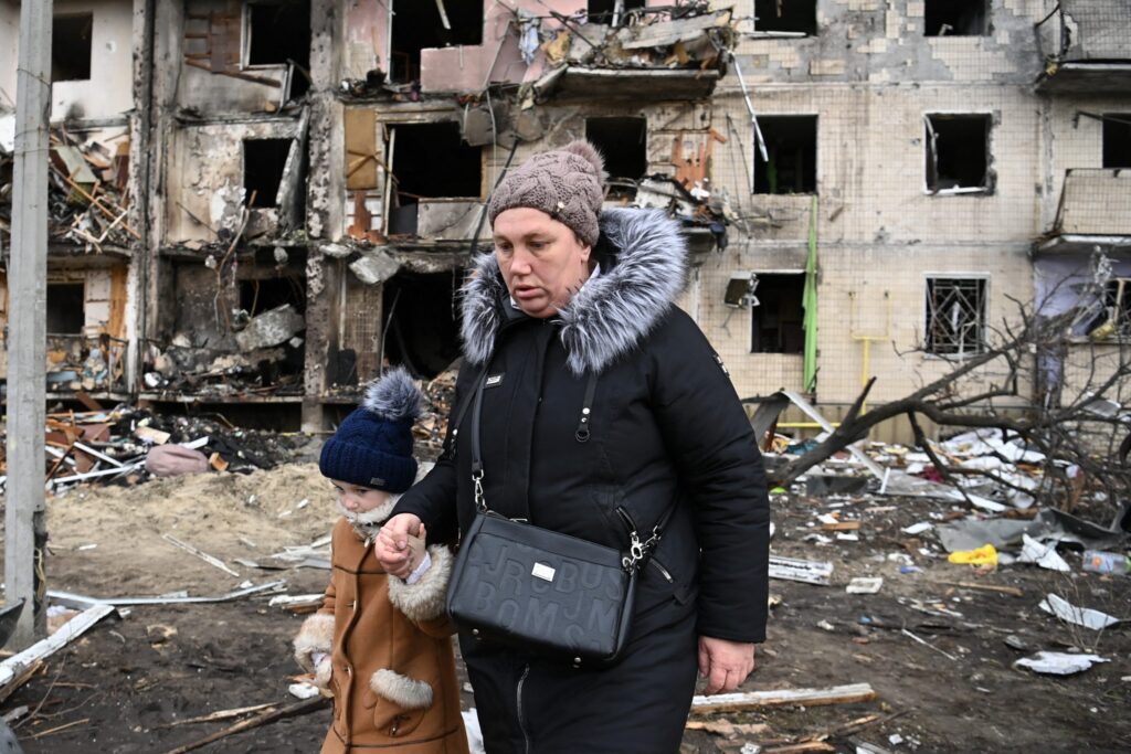 Έφηβη από το Ντόνμπας έστειλε επιστολή στον Ε.Μακρόν: «Τα όπλα που στέλνεις στους Ουκρανούς αποτελούν απειλή για την οικογένειά μου»
