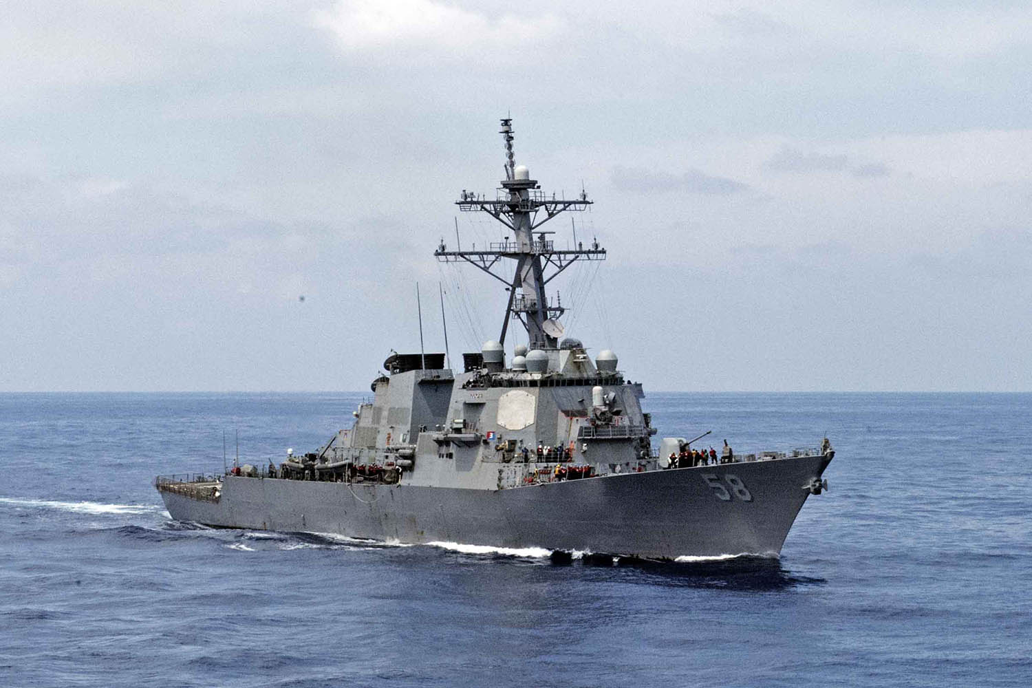 Ερυθρά Θάλασσα: Οι Χούθι εξαπέλυσαν βαλλιστικό πύραυλο εναντίον του αμερικανικού αντιτορπιλικού USS Laboon