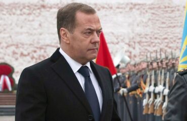Ν.Μεντβέντεφ για εμπρηστικές επιθέσεις σε εκλογικά τμήματα: «Οι δράστες είναι προδότες και θα τιμωρηθούν αυστηρά»