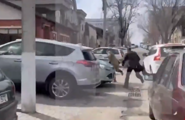 Μολδαβία: Έριξαν βόμβες μολότοφ εναντίον της ρωσικής πρεσβείας στο Κισινάου (βίντεο)