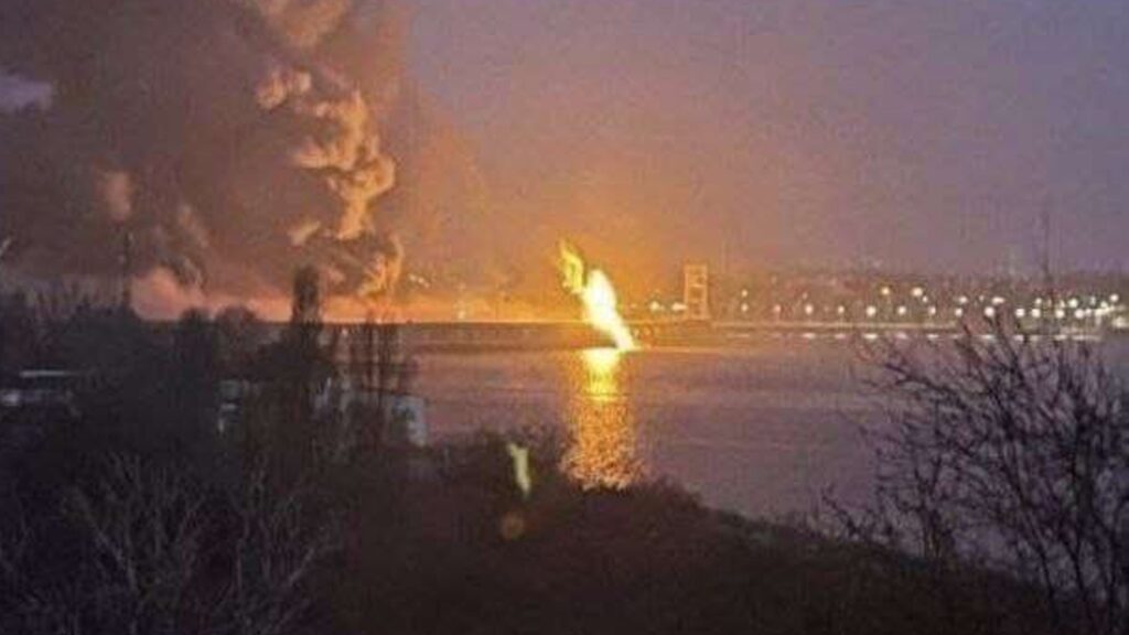 Βίντεο: Ουκρανικό υδροηλεκτρικό εργοστάσιο «εξαφανίζεται» μέσα σε τεράστια έκρηξη καθώς πλήττεται από ρωσικό πύραυλο