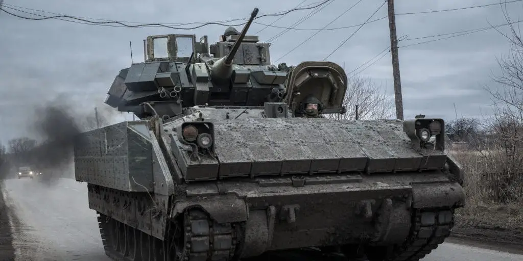 Στην Μόσχα τα ουκρανικό ΤΟΜΑ M2-Bradley, αλλά όχι όπως περίμεναν στο Κίεβο (βίντεο)