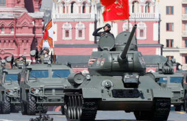 Βίντεο: Στην «Ημέρα της Νίκης» παρήλασε στην Κόκκινη Πλατεία και το θρυλικό Τ-34!