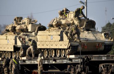 Ουκρανία: Νέα στρατιωτική ενίσχυση από τις ΗΠΑ – Τουλάχιστον 300 οχήματα μάχης πεζικού Μ2 Bradley (βίντεο)