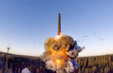 Η Μόσχα μελετά με ποιο τρόπο θα απαντήσει στο ΝΑΤΟ για τον βομβαρδισμό του ρωσικού εδάφους: Καταρρίψεις drone και πυρηνική δοκιμή