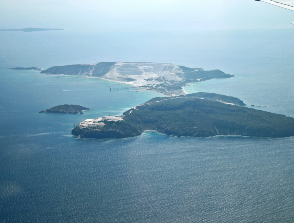 Η κυβέρνηση υπογράφει μνημόνιο απόσυρσης των βοσκών από ελληνικές οι νησίδες του Αιγαίου για να προστατευτούν τα… θαλασσοπούλια!