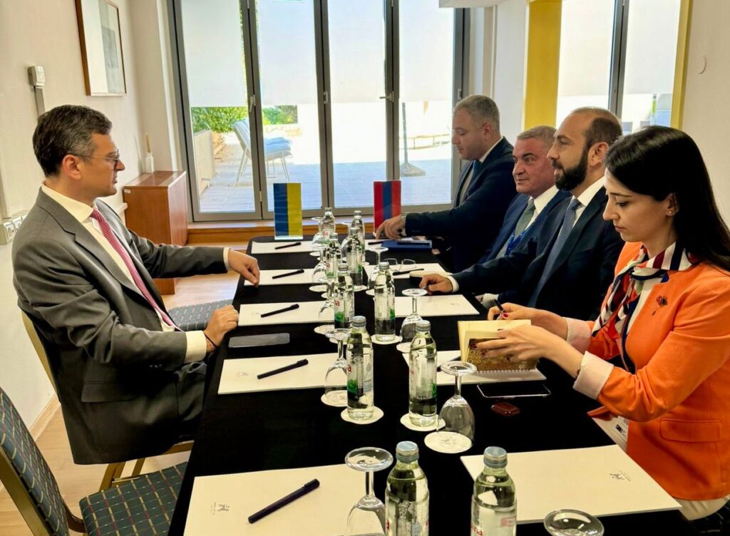 Ουκρανία: Ο Ν.Κουλέμπα συναντήθηκε με τον Αρμένιο ομόλογό του