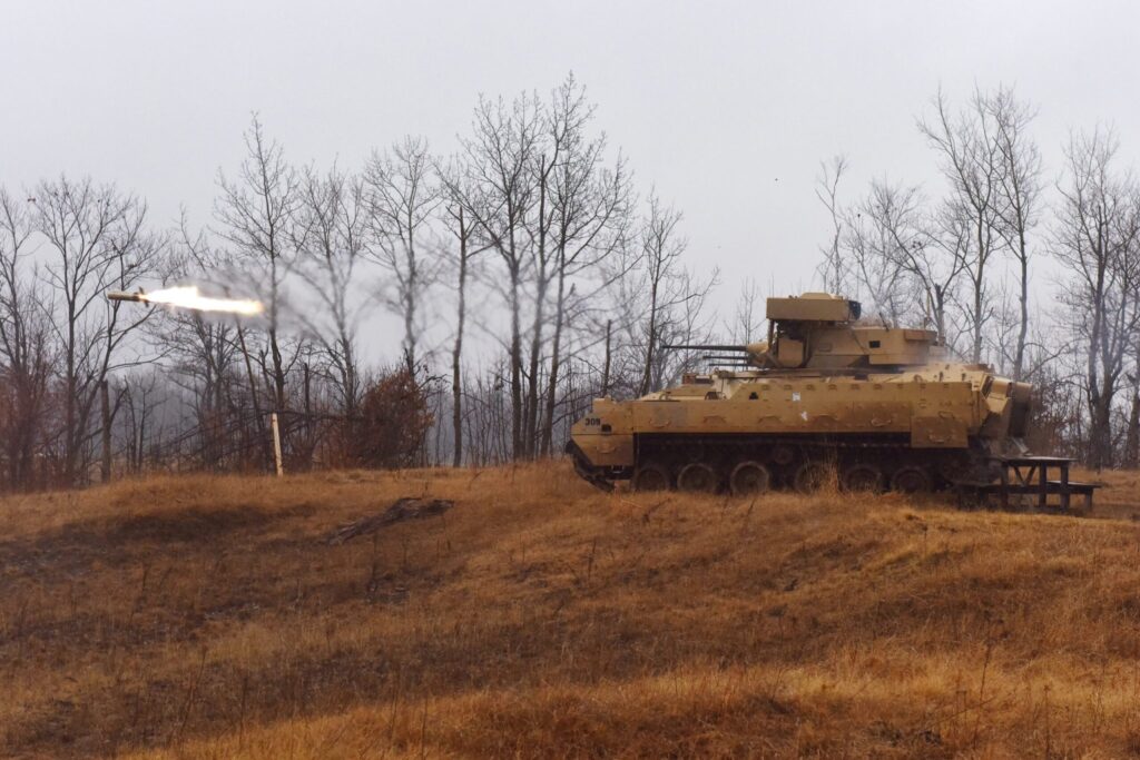 Βίντεο: Η στιγμή που ρωσικό FPV drone πλήττει ΤΟΜΑ Bradley στη Γεβγένιβκα