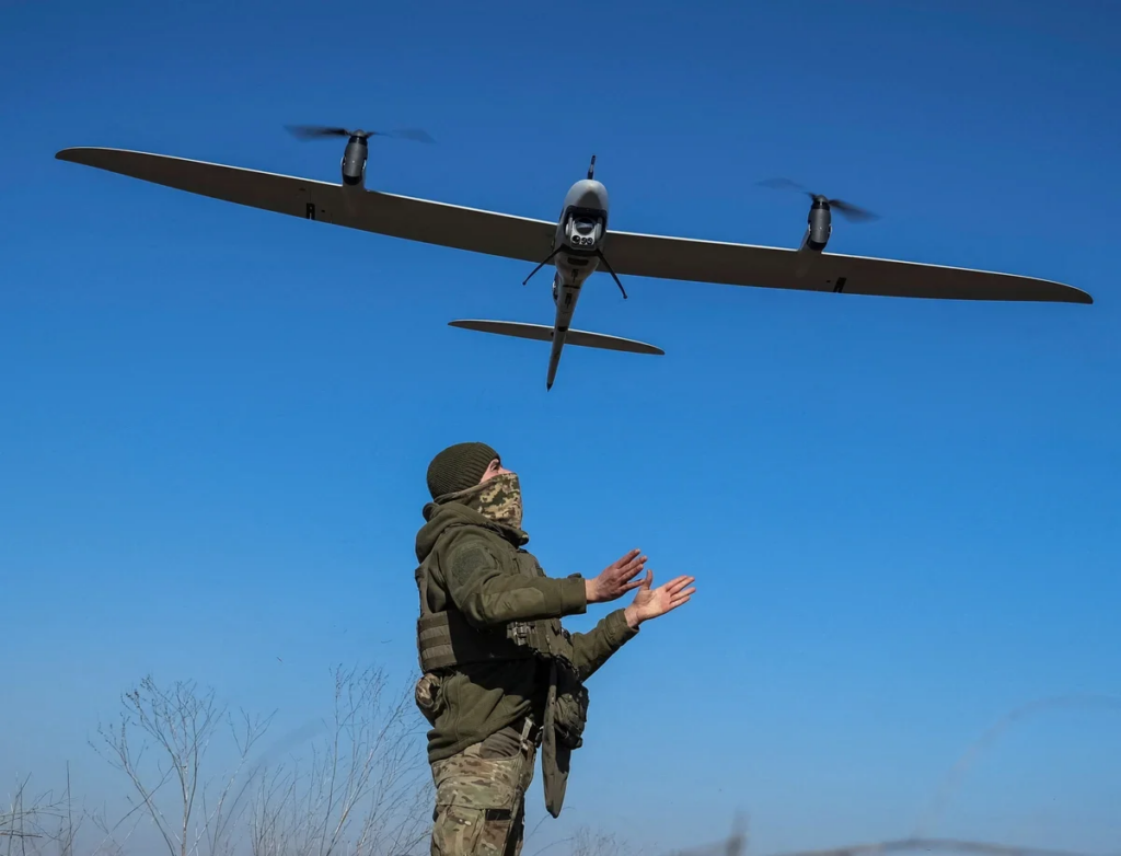 Ουκρανία: Πραγματοποίησε πλήγμα σε αεροπορική βάση στο Μούρμανσκ – Πέταξαν τα ουκρανικά drones 1800 χιλιόμετρα;