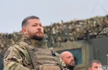 Videó: Az orosz ortodox kozákok imádkoznak a csata megkezdése előtt