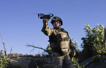 Ukrajna: az orosz csapatok MANPADS-szal lőttek le egy ukrán megfigyelő drónt (videó)