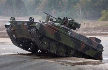 Videó: Az a pillanat, amikor egy német IFV Marder "elakad" Kurszk sáros vizében