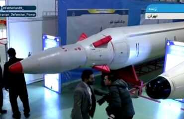 Irán új, 1,700 kilométeres hatótávolságú ballisztikus rakétát mutatott be (videó)