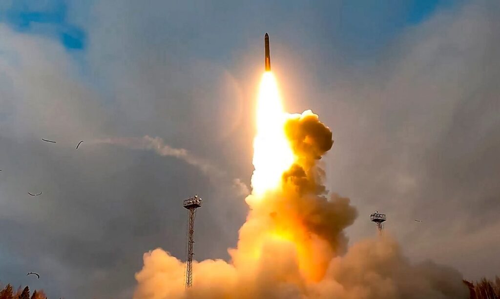 H Ρωσία απαντά στις απειλές Β.Ζελένσκι για χτύπημα με Long Neptune: «Θα δεχτείτε πλήγμα με Oreshnik» (βίντεο)