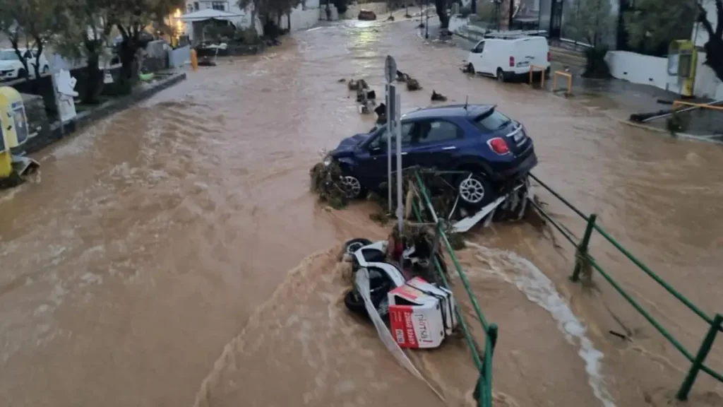 Σε κατάσταση έκτακτης ανάγκης κηρύχθηκε η Πάρος λόγω της κακοκαιρίας
