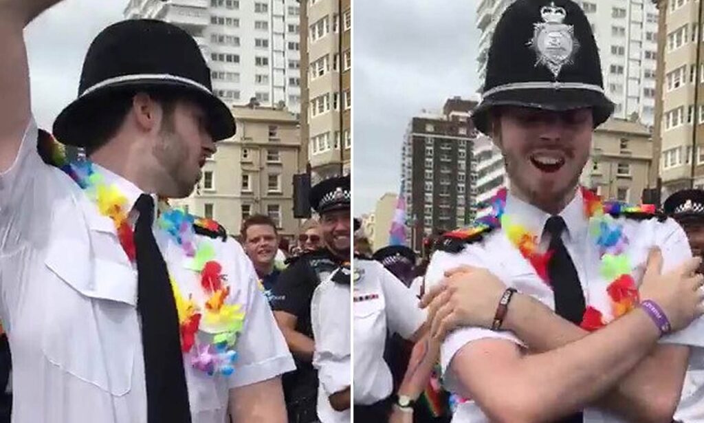 Βίντεο: Η γελοιοποίηση της βρετανικής αστυνομίας – Χορεύουν μαζί με τους ΛΟΑΤΚΙ+
