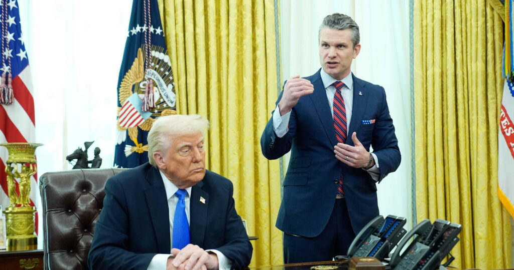 ΗΠΑ: «Έρχεται» ο πρώτος αμυντικός προϋπολογισμός ύψους 1 τρισ. δολαρίων – Τι ανακοίνωσαν Ν.Τραμπ και Π.Χέγκσεθ