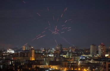 Kijev éjszakai ágyúzása 100 orosz drónnal