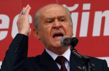 N. Bahçeli: "Athén megkérdőjelezi szuverén jogainkat az általa megszállt szigeteken – Ne lépjük át a határokat"