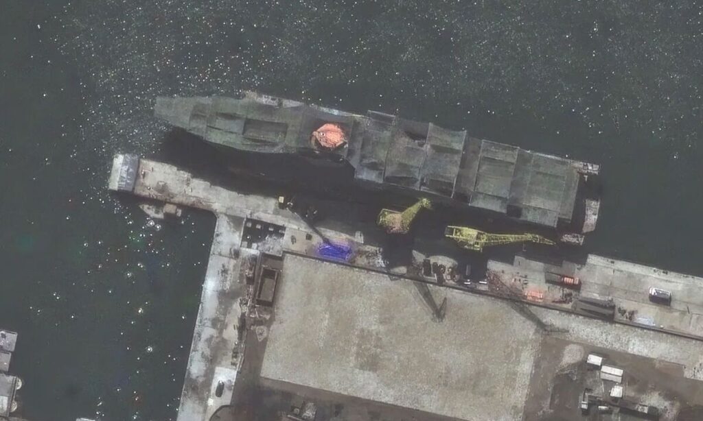 Β.Κορέα: Δορυφόρος κατέγραψε το νέο πανίσχυρο πολεμικό πλοίο του Κιμ Γιονγκ Ουν (φώτο)