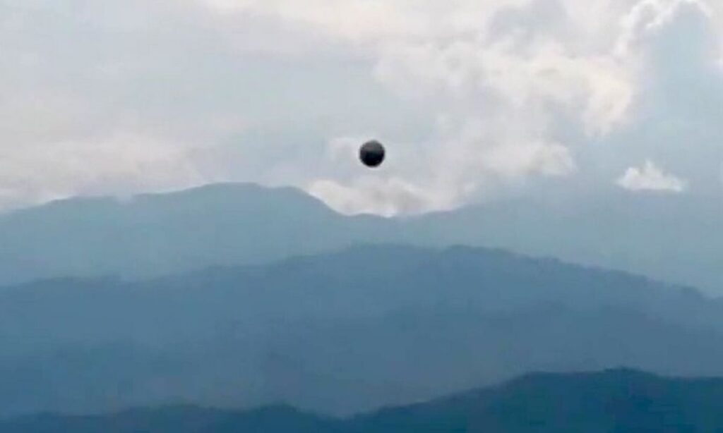 Κολομβία: Κάμερα κατέγραψε «UFO» να πετά πάνω από πόλη (βίντεο)