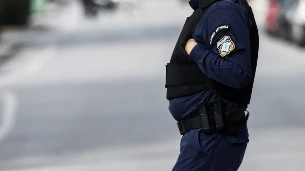 Τραγωδία στα Τρίκαλα: Αστυνομικός αυτοκτόνησε με το υπηρεσιακό του όπλο – Τον βρήκαν μέσα στο αυτοκίνητό του